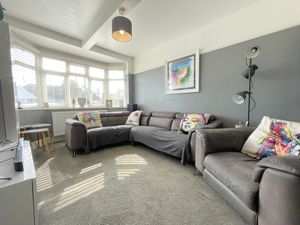 Merrilees Crescent- click for photo gallery